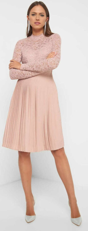 Elegáns rózsaszín csipke ruha