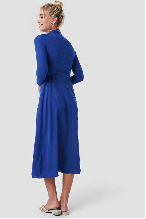 Női modern ruha kék övvel