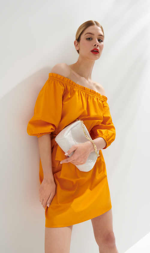 Narancssárga modern ruha övvel