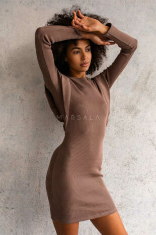Modern női ruha elasztánnal barna színben