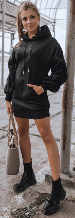 Fekete sportos pulóver miniruha kapucnival és zsebekkel