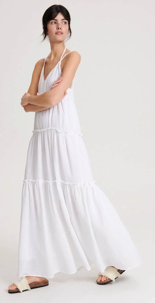 Kényelmes fehér női nyári maxi ruha vékony pántokkal