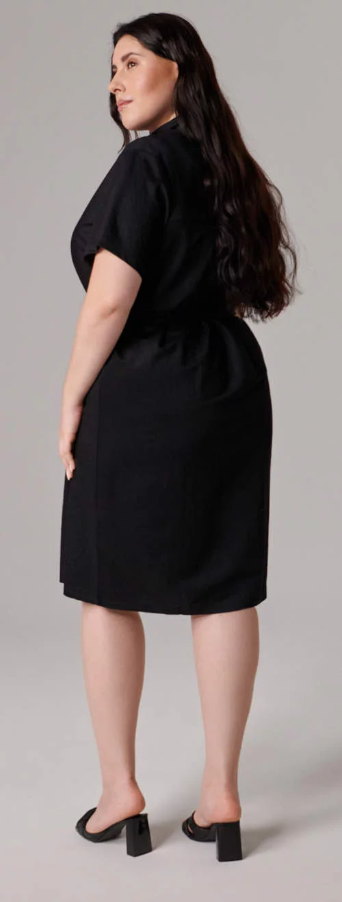 Fekete nyári ing ruha plusz méretű térdhosszúsággal